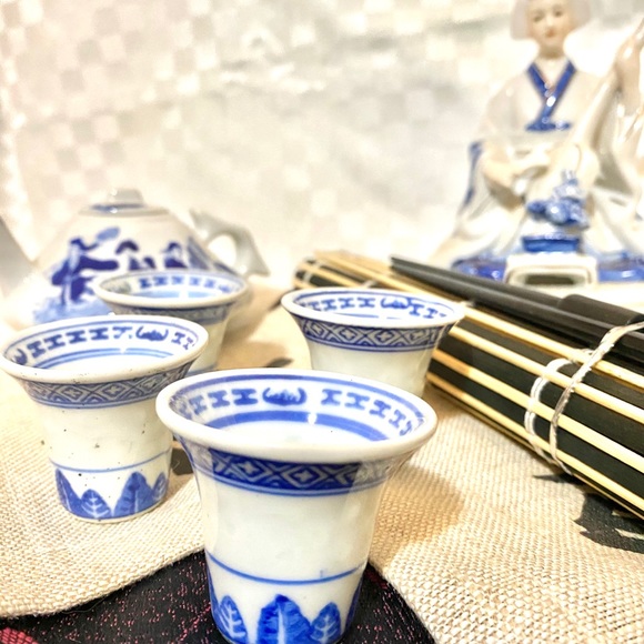 Asian kit with Geisha, tea cups teapot and more... - Picture 13 of 16